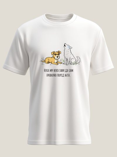 Sme&scaron;an print smorenog Džekija i haskija koji zavija, na kvalitetnoj pamučnoj majici brenda Motivi.rs, za prave ljubitelje pasa.